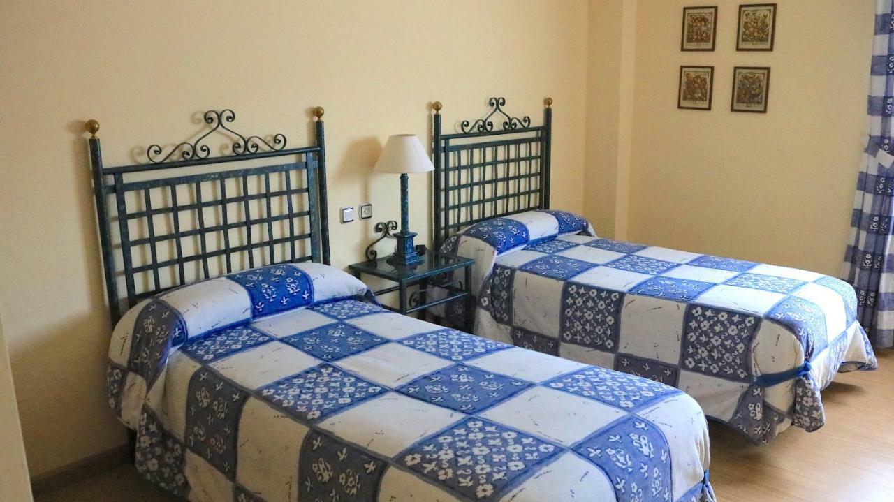 Hotel Miralba Alba De Los Cardanos ภายนอก รูปภาพ