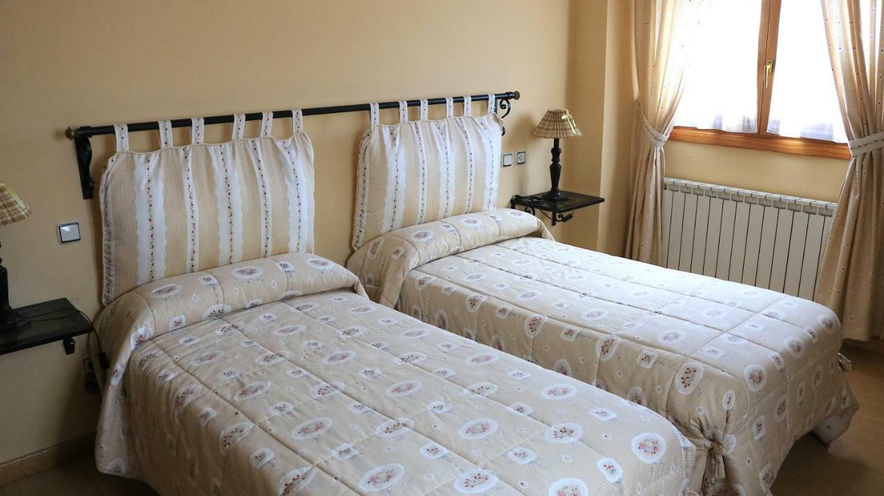 Hotel Miralba Alba De Los Cardanos ภายนอก รูปภาพ