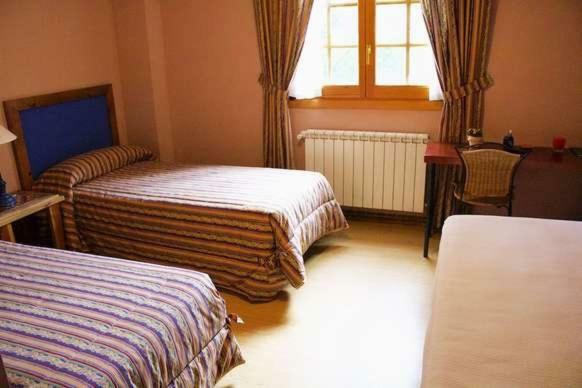 Hotel Miralba Alba De Los Cardanos ภายนอก รูปภาพ