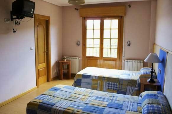 Hotel Miralba Alba De Los Cardanos ภายนอก รูปภาพ