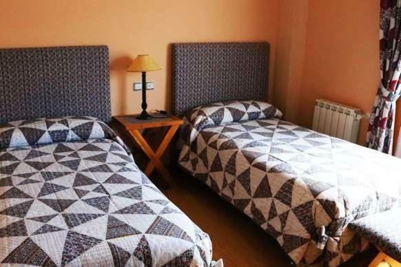 Hotel Miralba Alba De Los Cardanos ภายนอก รูปภาพ